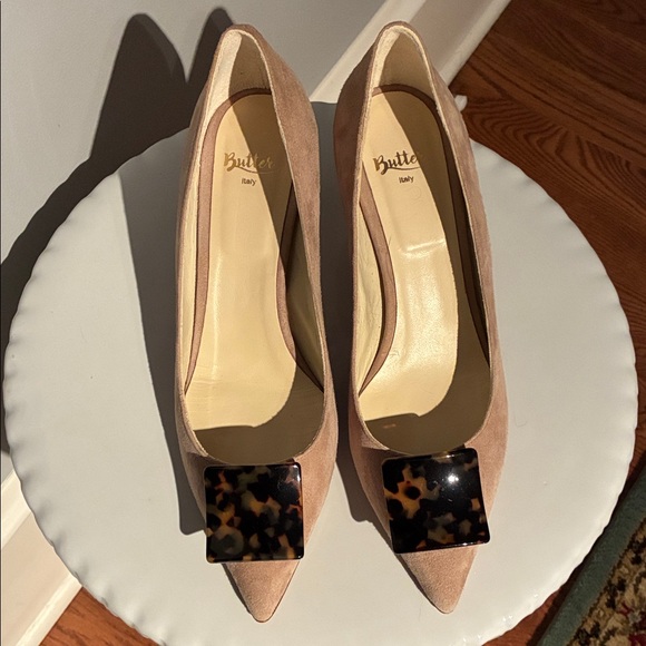 Butter Tan Heels with Tortoise Detail - Picture 1 of 3